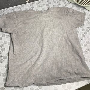 Gildan Medium Short Sleeve Gray T shirt